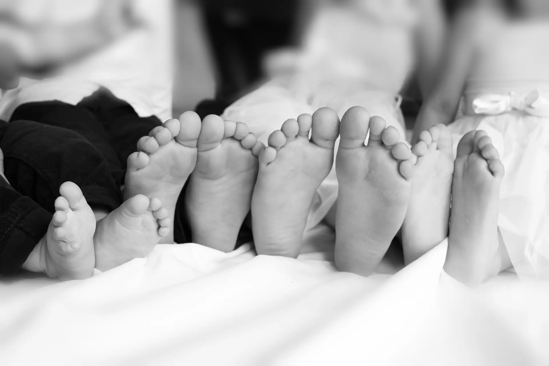 feet of 4 young kids